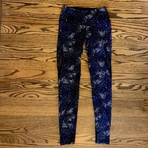 Victoria’s Secret Sport Knockout Black Gray White Print Leggings Women’s XS 0 2